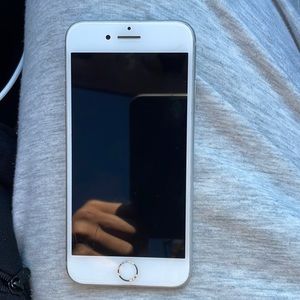 Apple iPhone 8 64GB Silver Unlocked white. Excellent condition, great for Teen